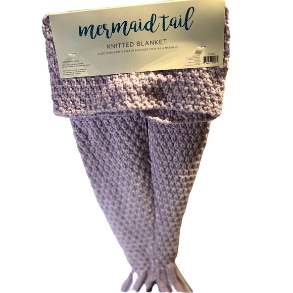 NWT| Knitted Mermaid Tail Blanket - Picture 3 of 3